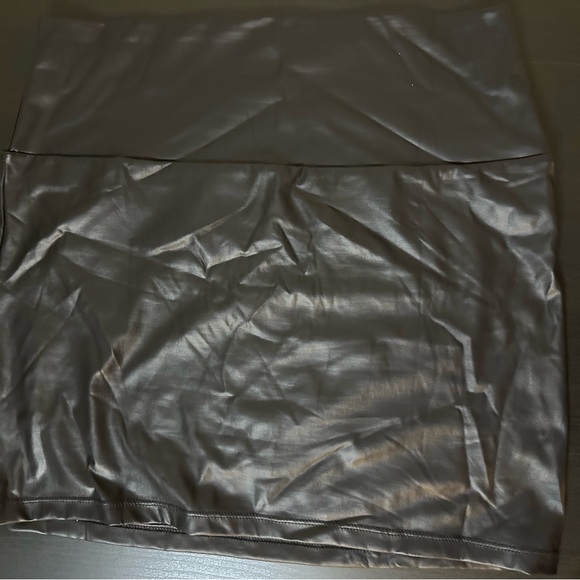 Amazon Faux Leather skirt, size XL - Picture 2 of 2